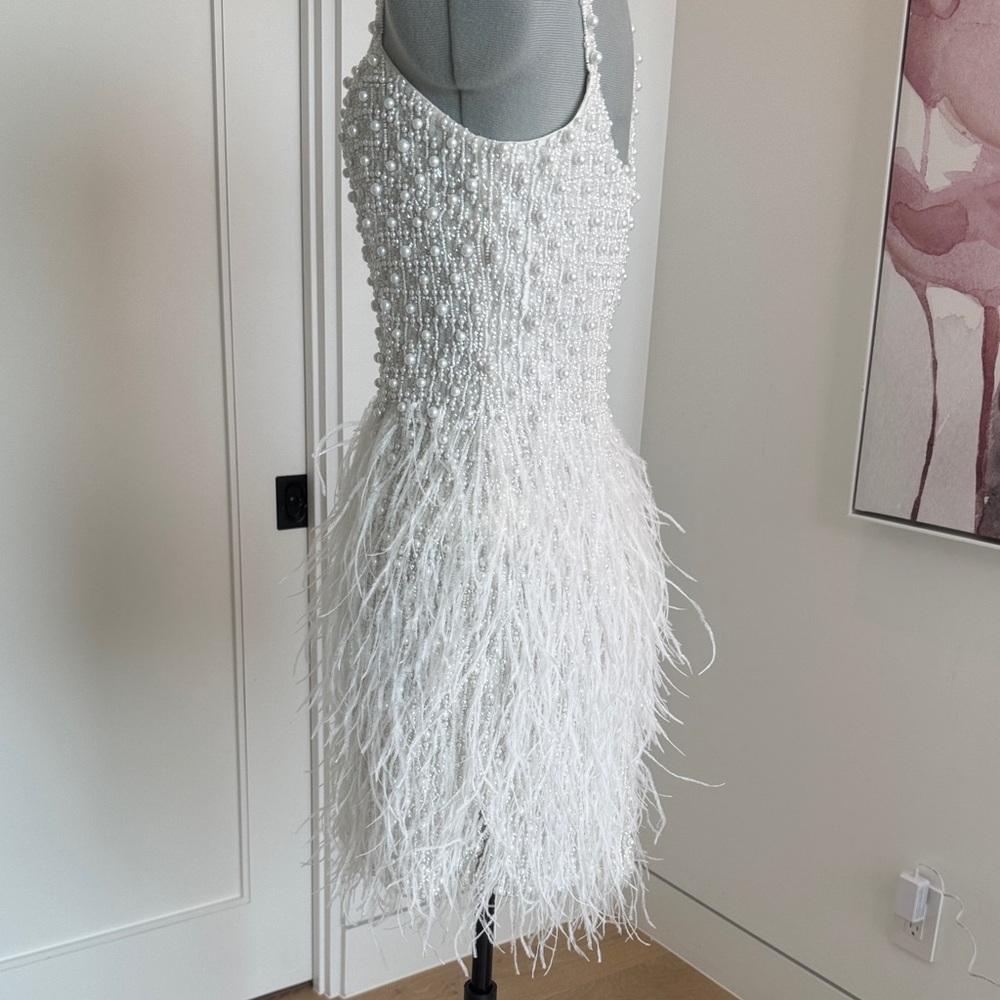 Excellent photo shoot dress or bridal event for the bride - Picture 4 of 9